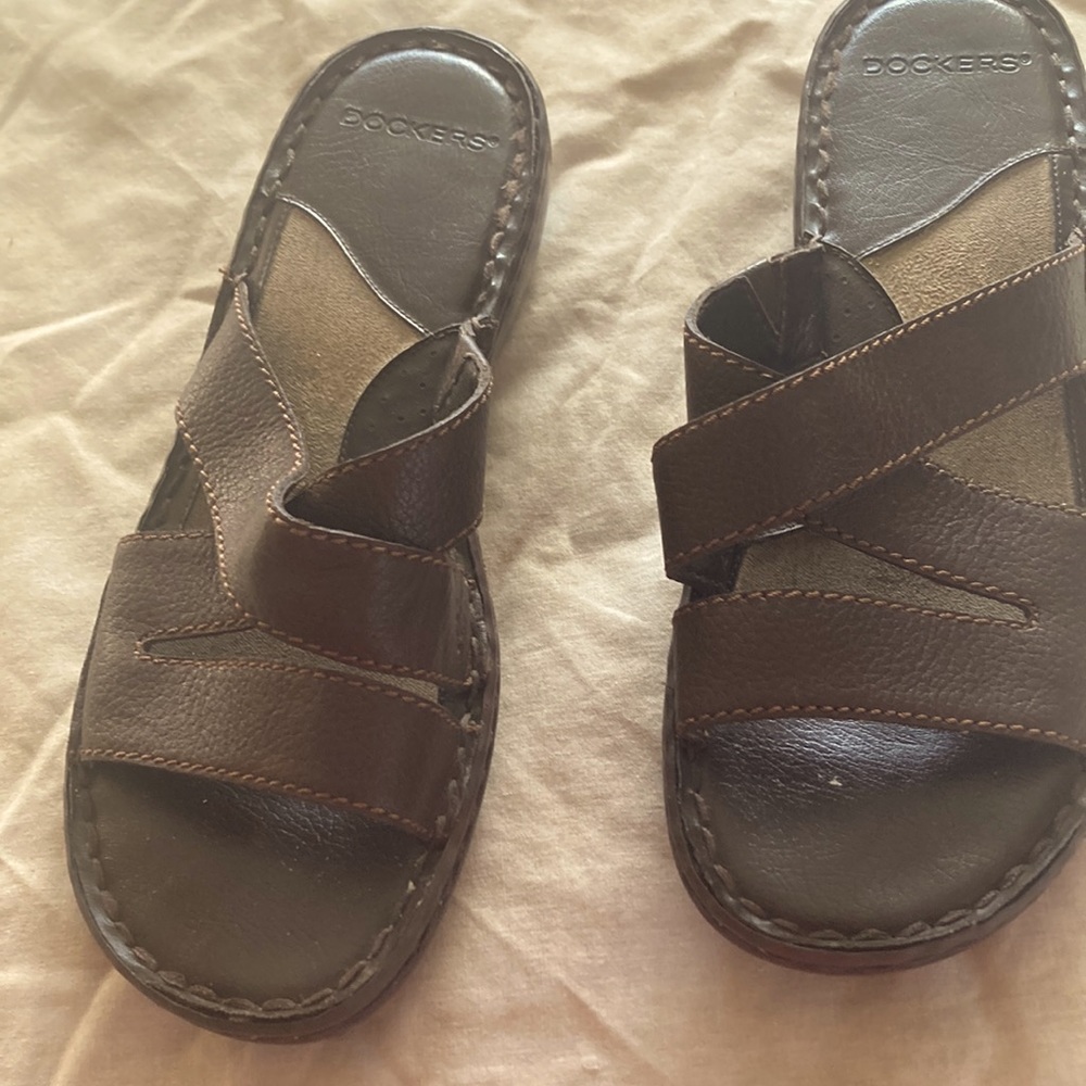 Dkcamouflok letter upper brown open toe sandals